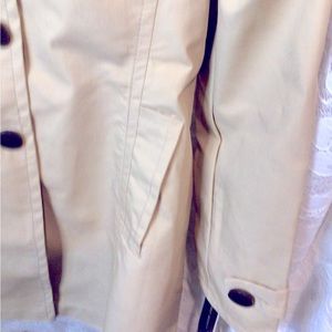 Nine West trench coat 3 quarter long of white Large